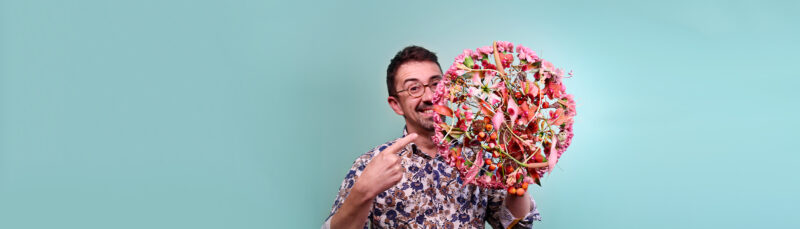 French-Master-Florist- Frédéric-Dupré-holding-up-a-bridal- bouquet-with-a -beautiful-color-scheme